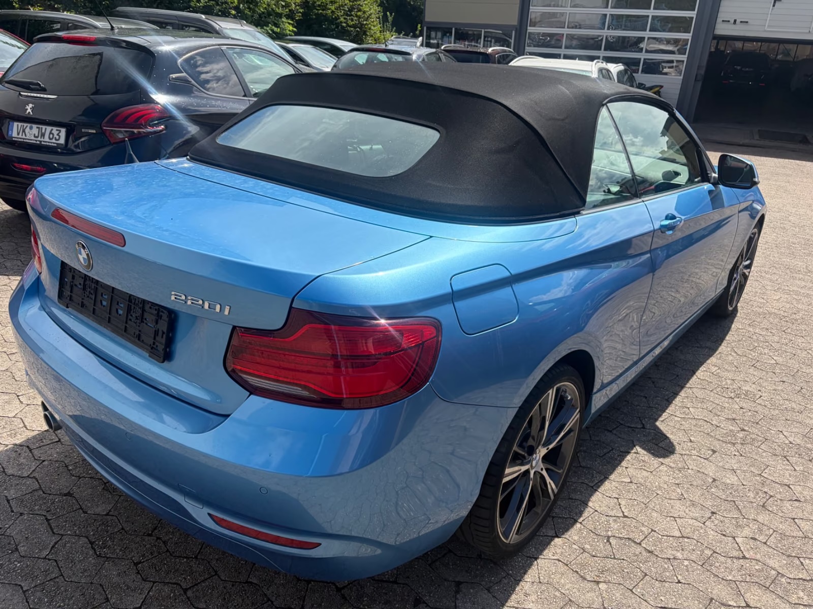 BMW 220i Cabrio Advantage Ansicht 5