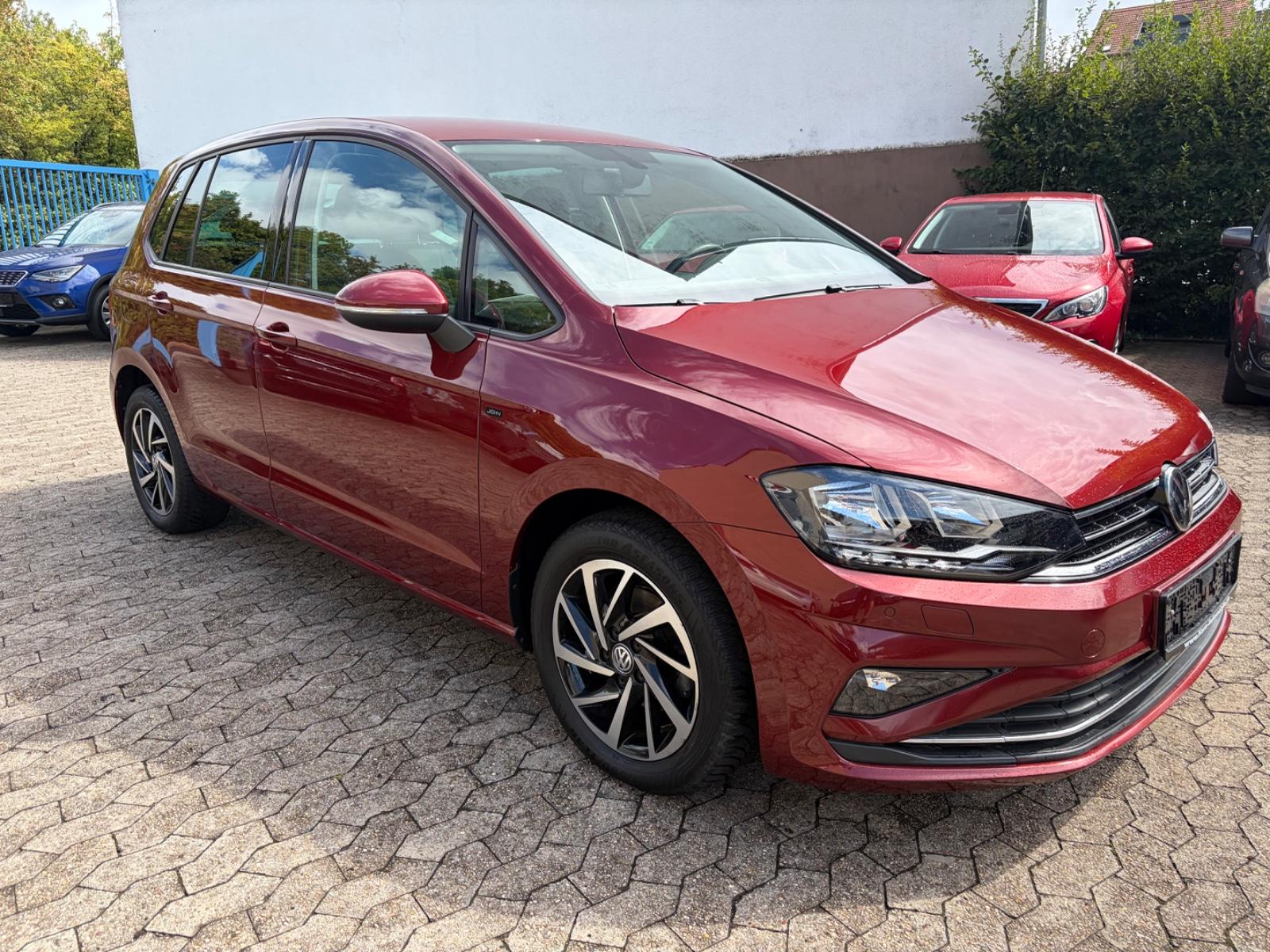 VW Golf Sportsvan bei Automobile Wolfgang Kern